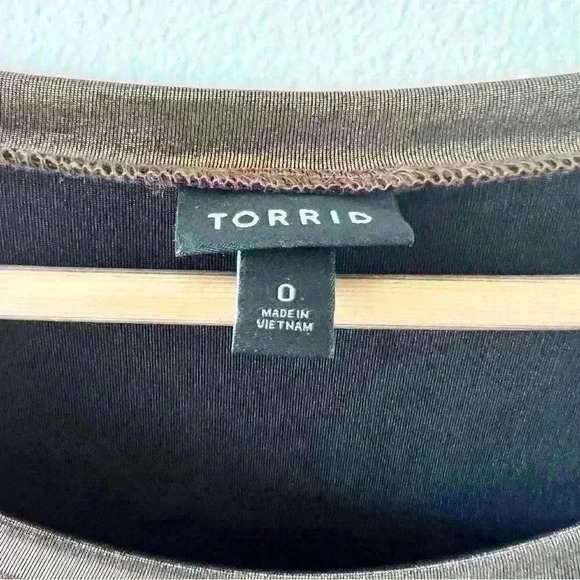 Torrid Sz 0 Large Brown Metallic Brown Stretch Short Sleeve Shirt - Picture 3 of 7